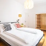 Mintgraz - 1 Bedroom With Terrace